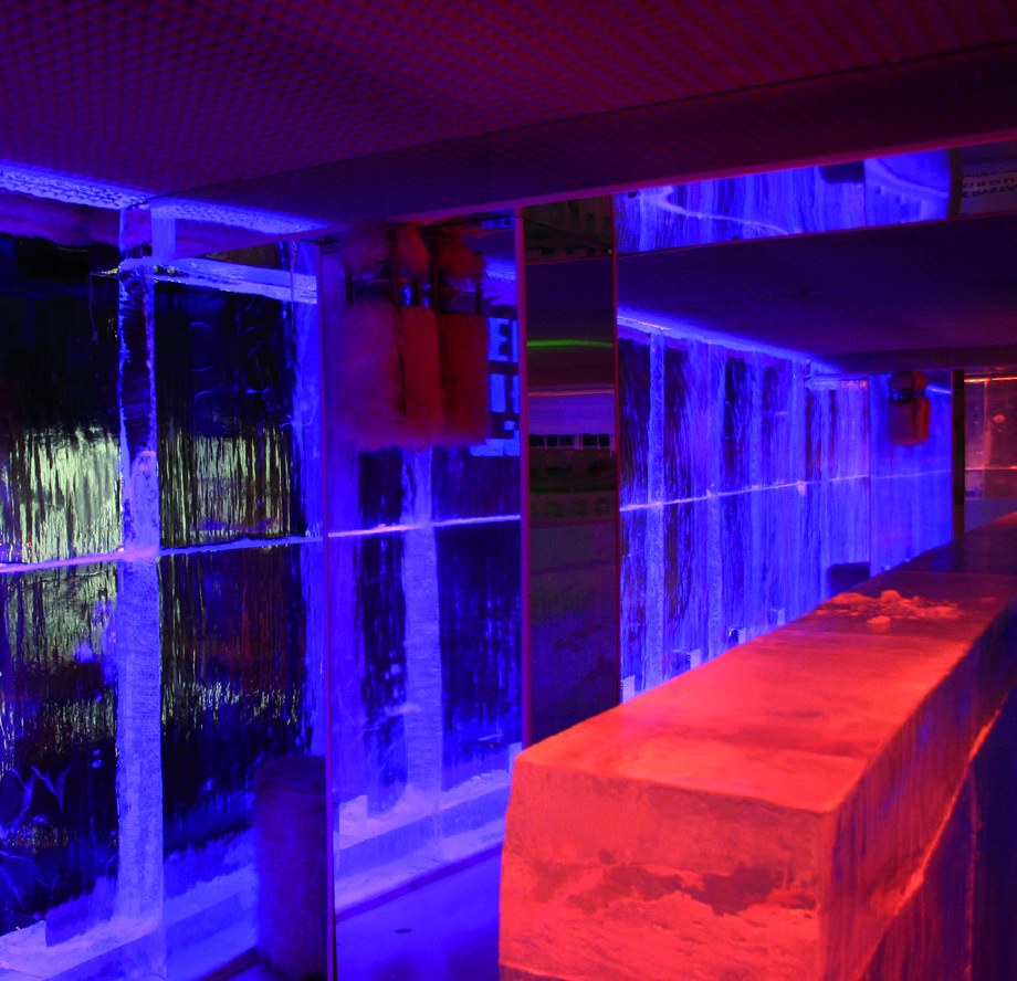 Intégration intérieure en lumière bleue